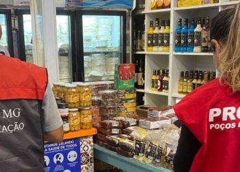 Balanças no Mercado Municipal são fiscalizadas pelo Procon e Ipem em Poços