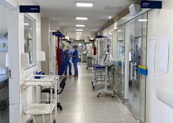 Homem diagnosticado com febre amarela recebe alta da UTI em Poços de Caldas