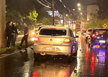 VÍDEO: Engavetamento causa lentidão no trânsito na Zona Sul de Poços de Caldas