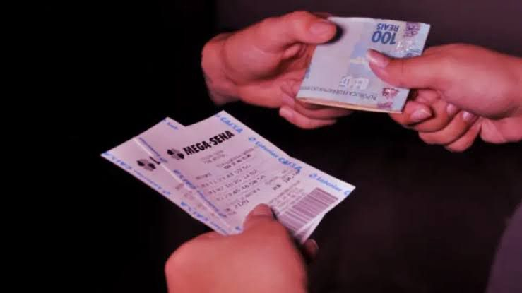 Idosa perde R$ 50 mil em golpe do falso bilhete premiado em Poços de Caldas