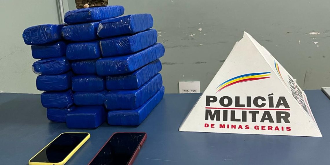 Motociclista é preso com 15 kg de maconha após perseguição no bairro Cascatinha, em Poços