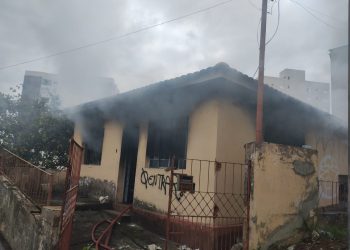 Incêndio atinge residência no bairro Cascatinha, em Poços de Caldas