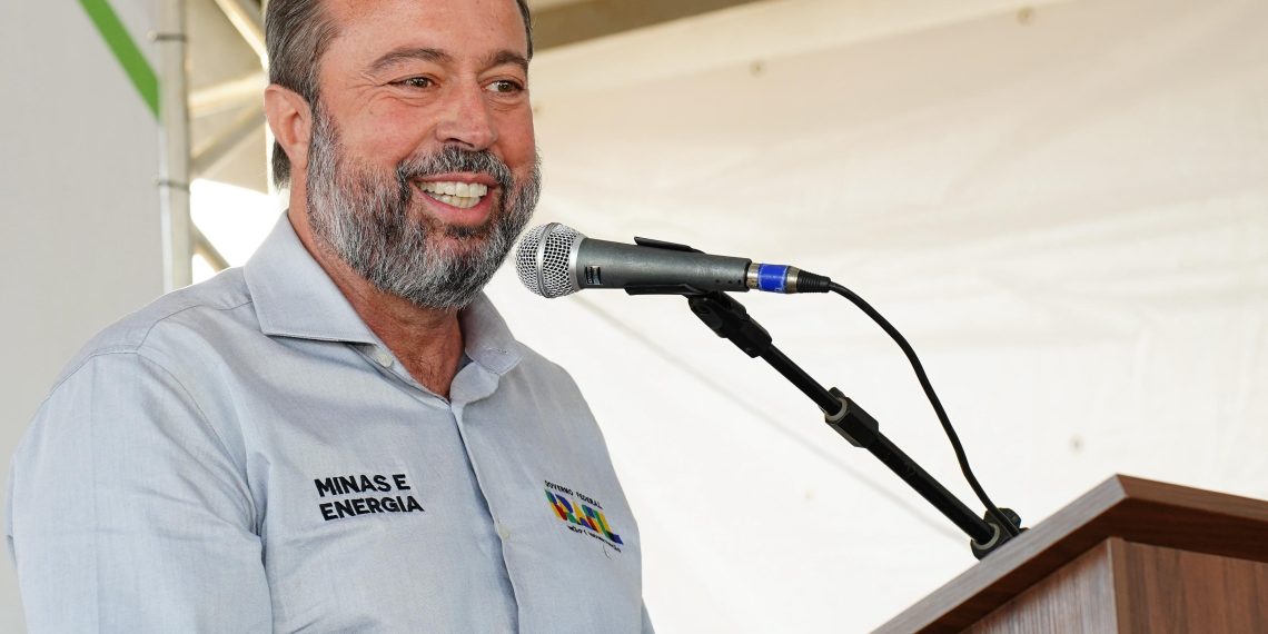 Alexandre Silveira anuncia mais de R$ 340 milhões para investimentos em mais de 50 municípios da região de Furnas