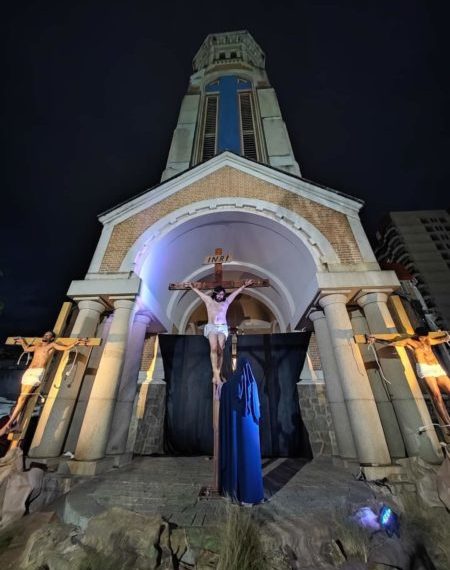 “Paixão de Cristo” abre Minas Santa em Poços com encenação emocionante nesta quarta (16)