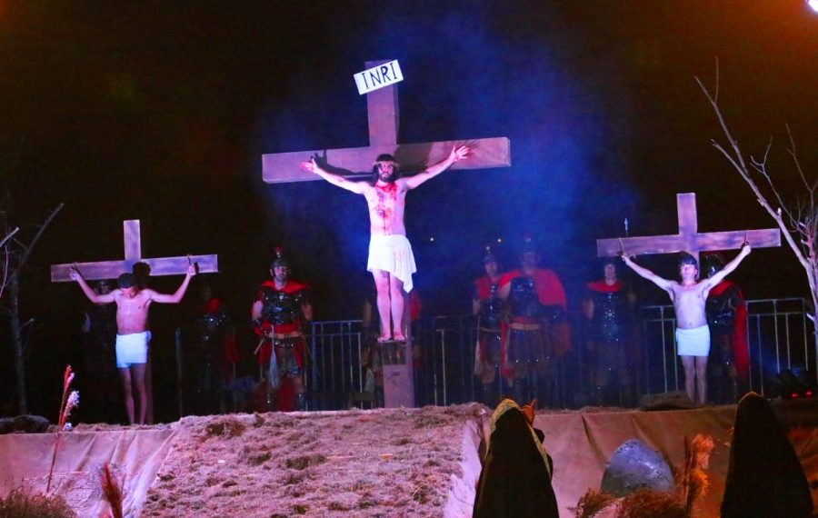 Encenação “Paixão e Morte de Jesus na Cruz” acontece hoje (18), no pátio da Paróquia São Paulo Apóstolo