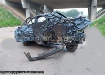 Carro despenca de ponte em Mococa: duas pessoas morrem e duas ficam em estado grave