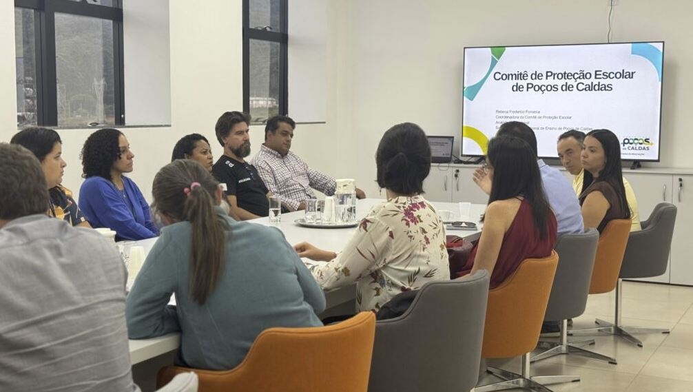 Comitê de Proteção Escolar discute segurança e prevenção de conflitos em Poços
