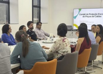 Comitê de Proteção Escolar discute segurança e prevenção de conflitos em Poços
