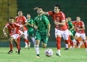 Caldense leva três gols em 16 minutos e perde de virada para o Uberaba