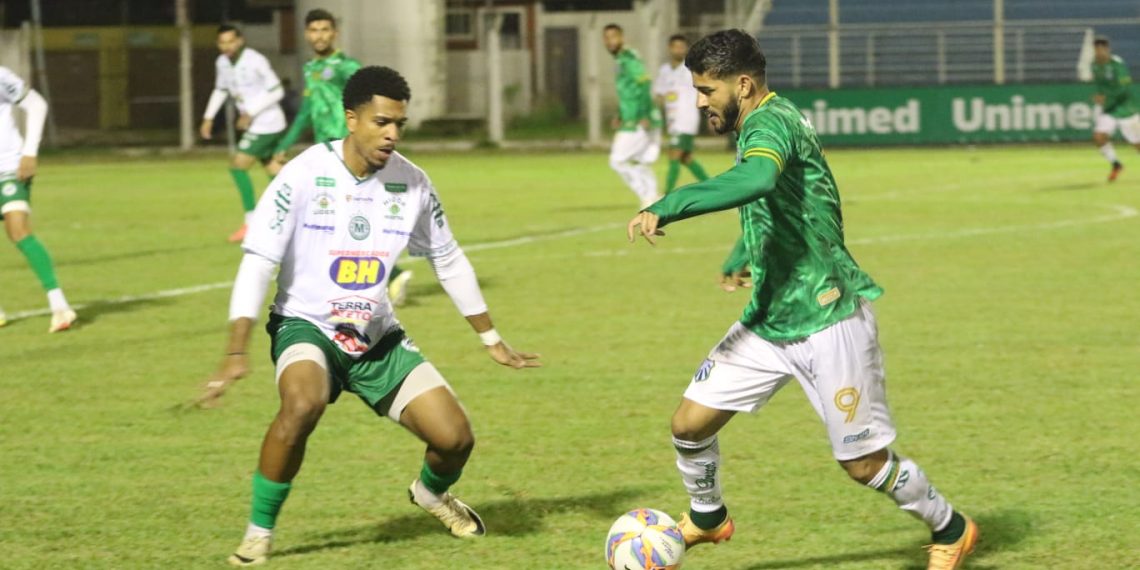 Caldense leva gol no fim de novo e fica no empate com o Mamoré: 1×1