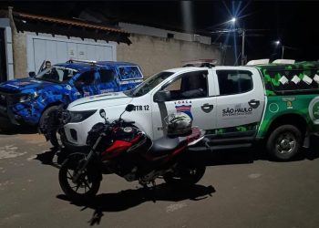 Motocicleta furtada é encontrada abandonada em área de mata em Vargem Grande do Sul