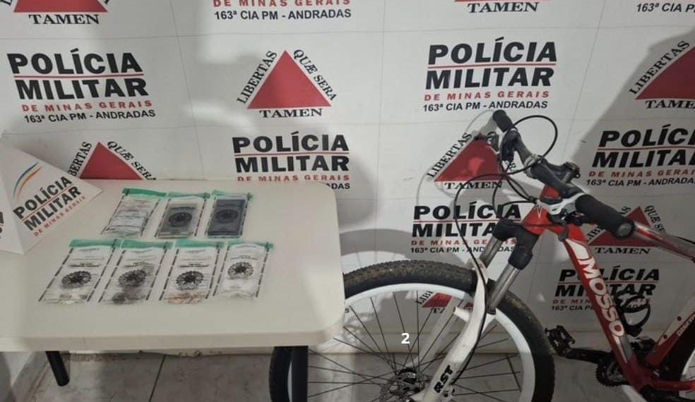 Homem é preso e adolescente apreendido por tráfico de drogas em Andradas