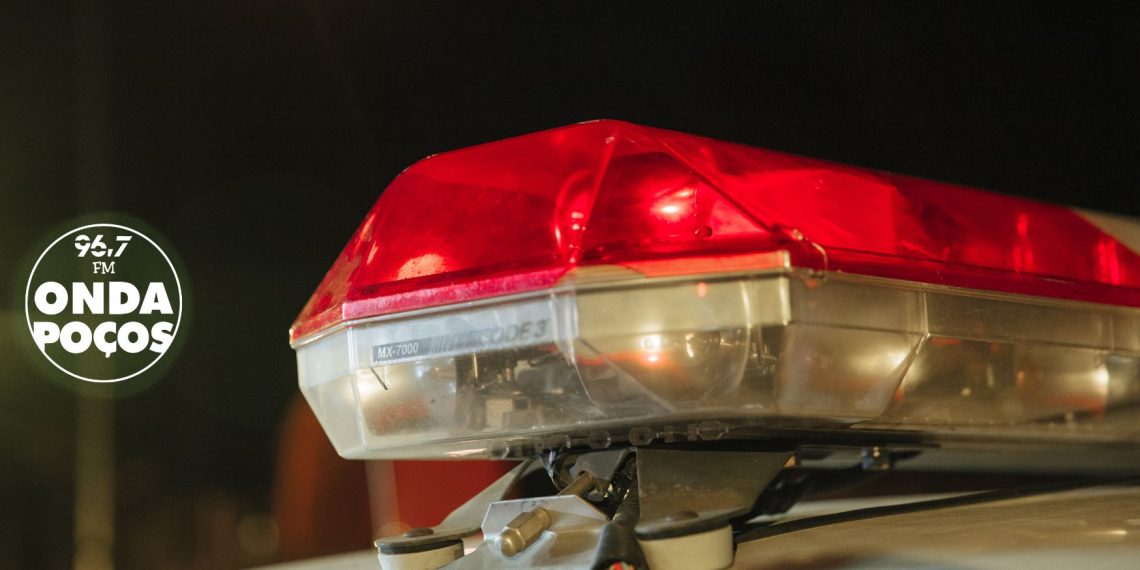 Homem é preso após furtar shampoo e máscara capilar de farmácia na Avenida João Pinheiro em Poços