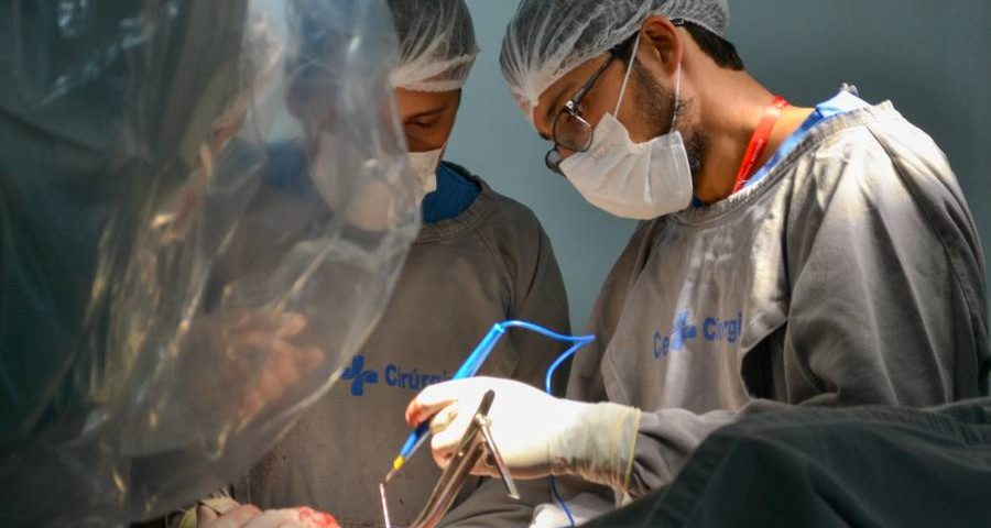 SUS realiza cirurgia rara e recupera mobilidade de criança com paralisia cerebral