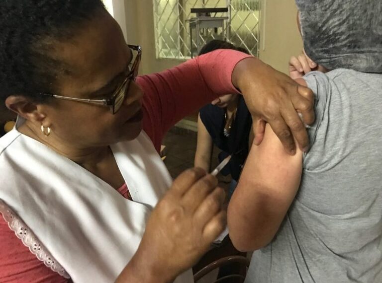 PREOCUPANTE: Cobertura vacinal contra a gripe está com números baixos em Poços