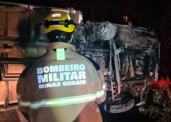 Condutor de caminhão morre em acidente na BR-491; passageiro sobrevive