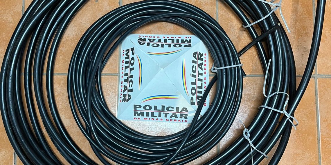 Homem em situação de rua é preso após furtar fiação telefônica em Poços de Caldas