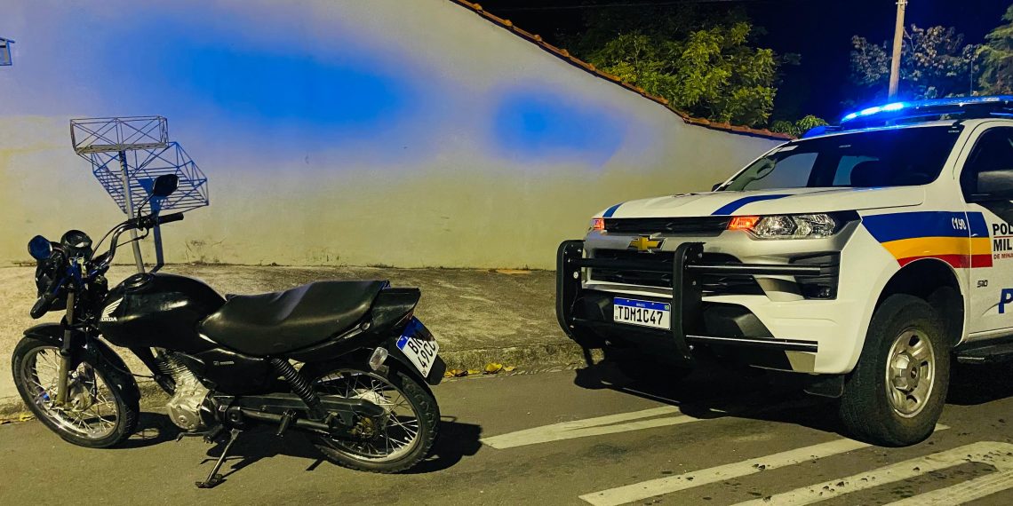 Foragido da justiça é flagrado em motocicleta adulterada e preso com drogas na zona leste de Poços de Caldas