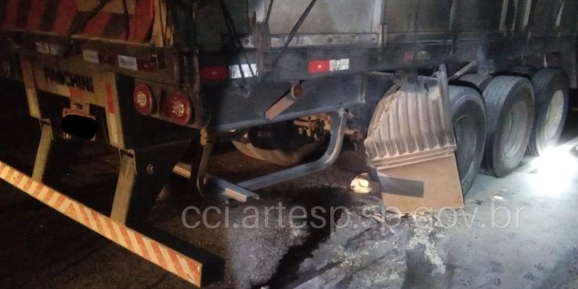 Equipes controlam princípio de incêndio em carreta na SP-342 entre Águas da Prata e Poços