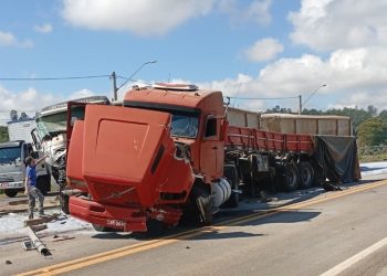 VÍDEO: Acidente entre dois caminhões é registrado perto da balança de pesagem da Rodovia do Contorno em Poços de Caldas