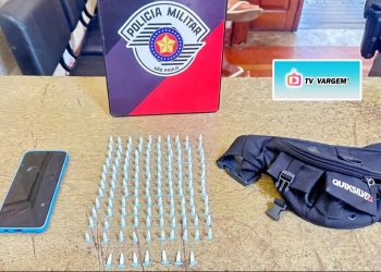 Adolescente é apreendido com 127 pinos de cocaína