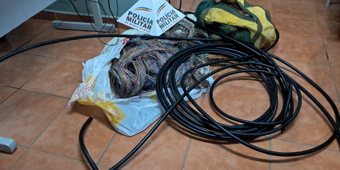 Dupla é presa por furto de fiação telefônica e de internet no bairro Jardim dos Estados em Poços