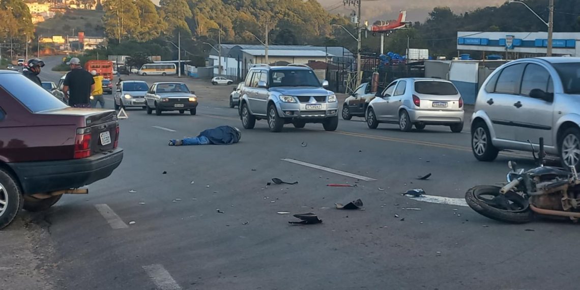 URGENTE: Motociclista morre após bater na lateral de carro na Wenceslau Braz