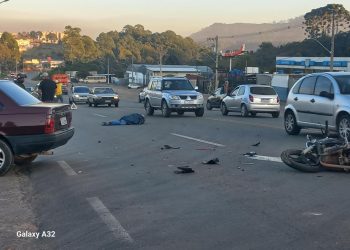 URGENTE: Motociclista morre após bater na lateral de carro na Wenceslau Braz