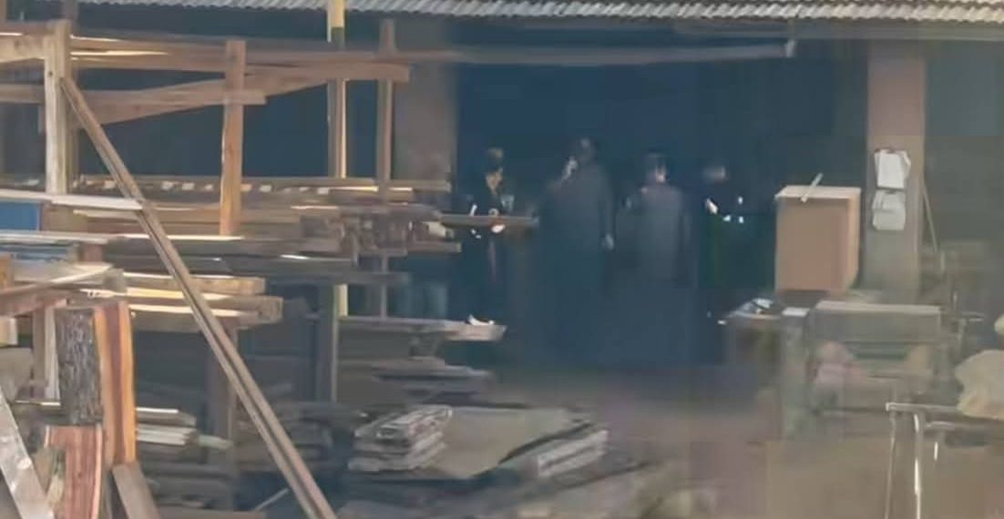 Homem morre eletrocutado ao tentar furtar madeireira