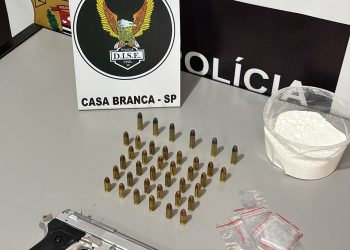 Suspeita de guardar armas e drogas para facção criminosa é presa em flagrante