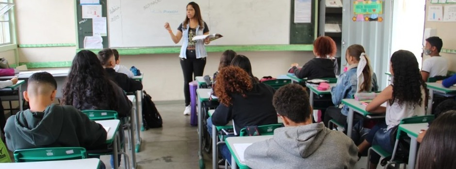 Governo de MG sanciona reajuste para professores da educação básica