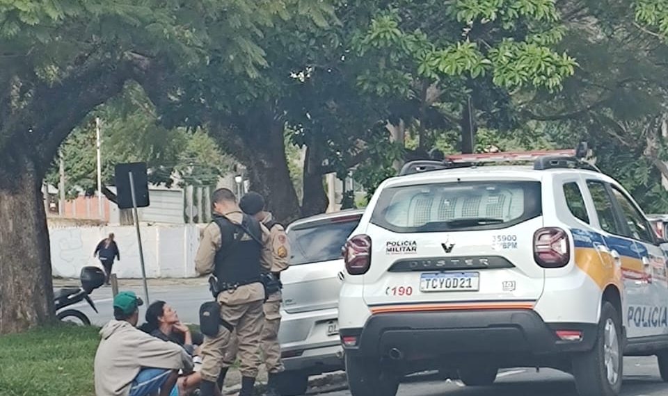 Casal é preso durante furto de fiação no centro de Poços de Caldas