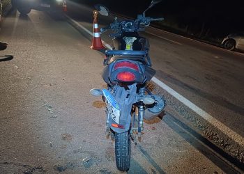Homem fica gravemente ferido após colisão entre carro e moto na BR-459