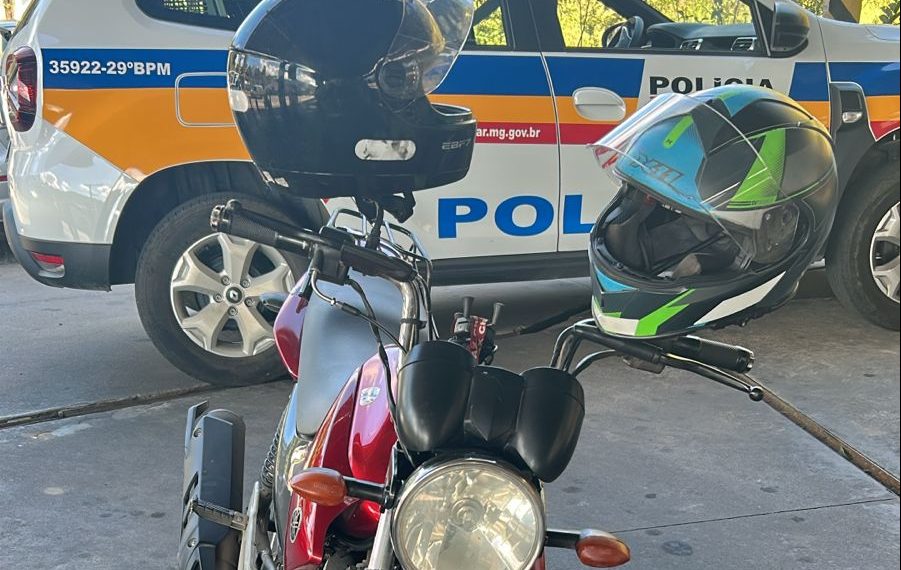 PM recupera moto furtada e suspeito foge em matagal; helicóptero e viaturas fazem buscas