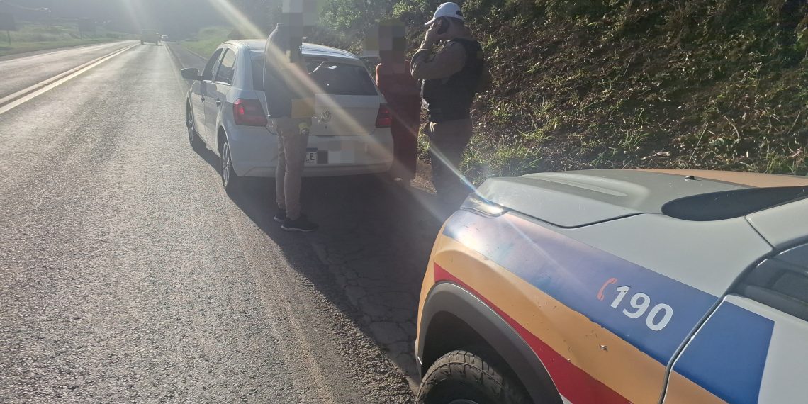 Polícia Militar Rodoviária recupera veículo furtado, na rodovia do Contorno, em Poços de Caldas