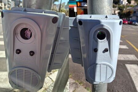 Botoeiras sonoras para deficientes visuais na área central de Poços são alvo de vandalismo