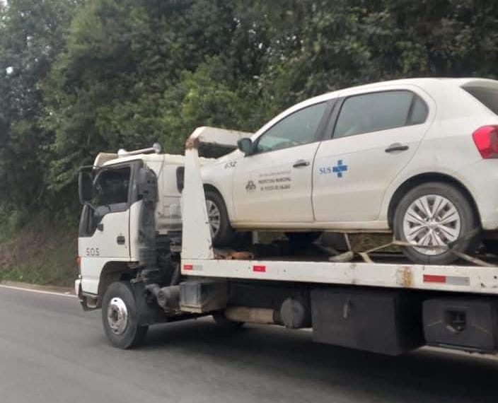 Carro da Saúde de Poços é removido com 10 multas e licenciamento de 2022
