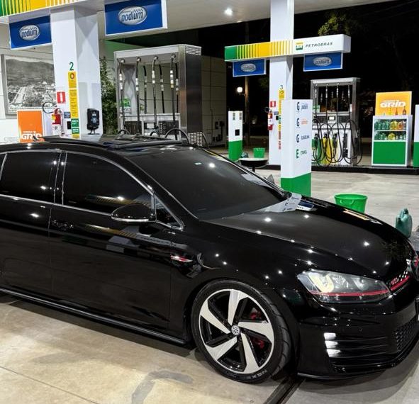 Suspeitos roubam carro e celular durante assalto em Poços de Caldas