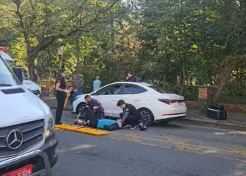Acidente entre moto e carro deixa uma pessoa ferida no centro de Poços de Caldas