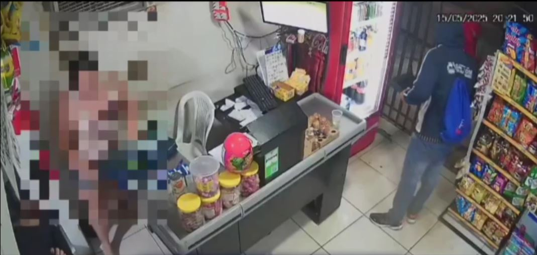 VÍDEO: comerciante reage a assalto, mata criminoso e deixa outro ferido
