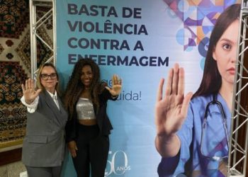 Técnica de Enfermagem vítima de ofensas racistas em Poços de Caldas é homenageada pelo Coren-MG