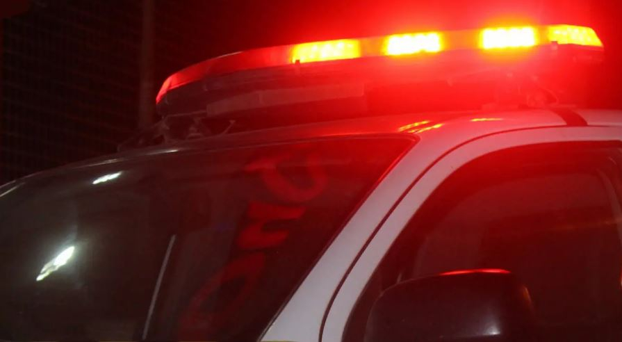 Criminosos armados invadem casa na zona rural, rendem família, esfaqueiam homem e fogem causando prejuízo de R$ 10 mil