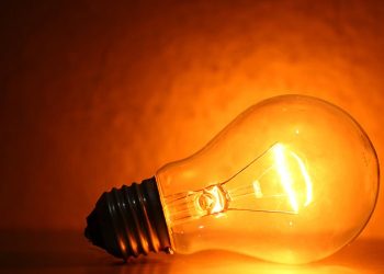 Anaeel mantém bandeira vermellha e conta de luz segue com cobrança extra em julho