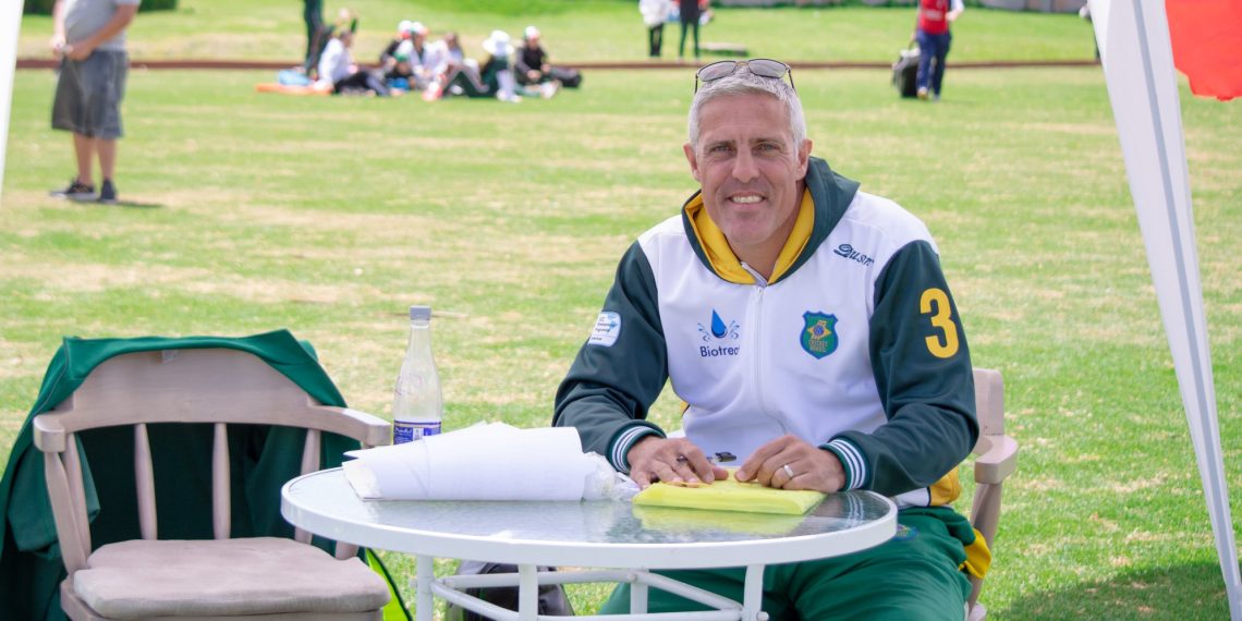 Responsável pelo Cricket em Poços e no país, Matt Featherstone é homenageado pelo Rei Charles III