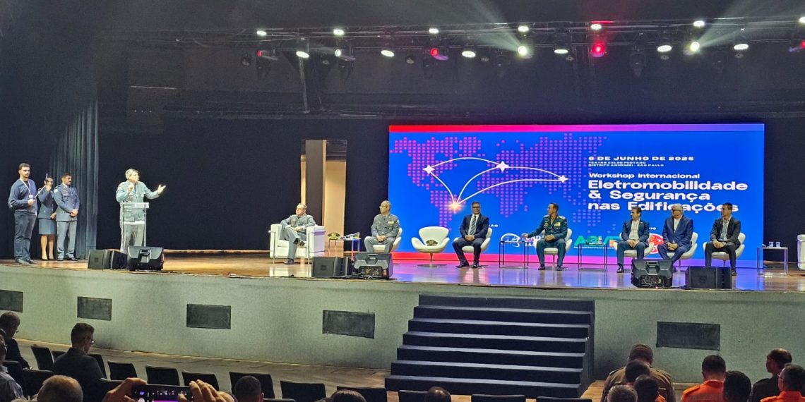 Bombeiros de Poços de Caldas participam de workshop sobre eletromobilidade em São Paulo