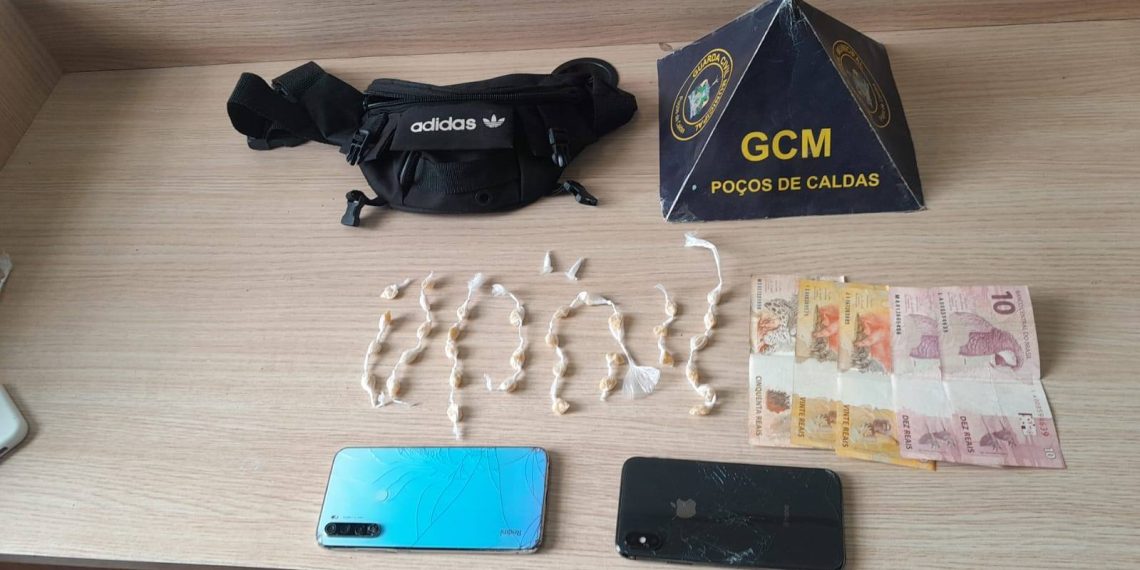 Adolescentes são apreendidos com drogas em veículo sem documentação em Poços de Caldas