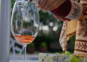 “Vinhos na Serra” reúne expositores e mais de 200 rótulos em Poços de Caldas