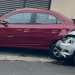 Menino de 7 anos dirige carro dos pais e colide com veículo estacionado em Mococa