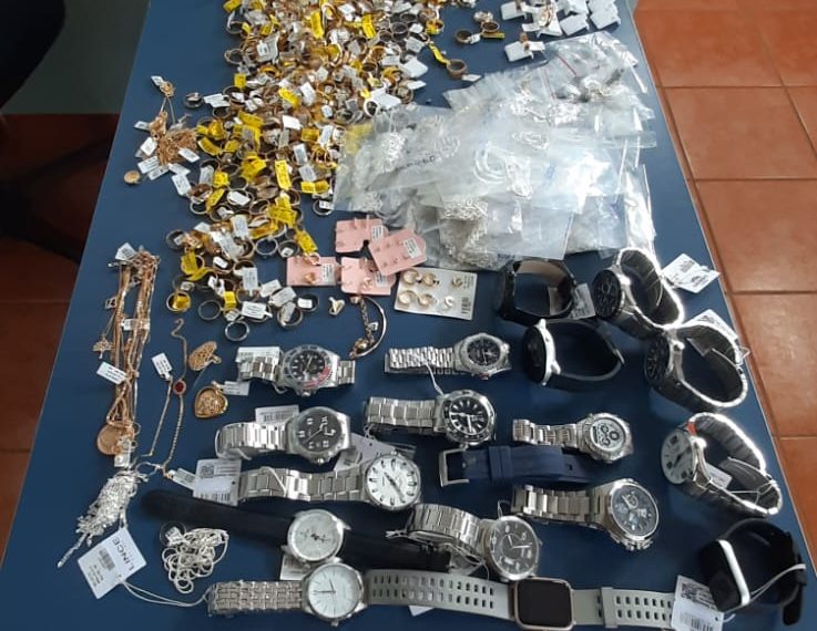 Homem é preso por furto em joalheria em shopping de Poços de Caldas