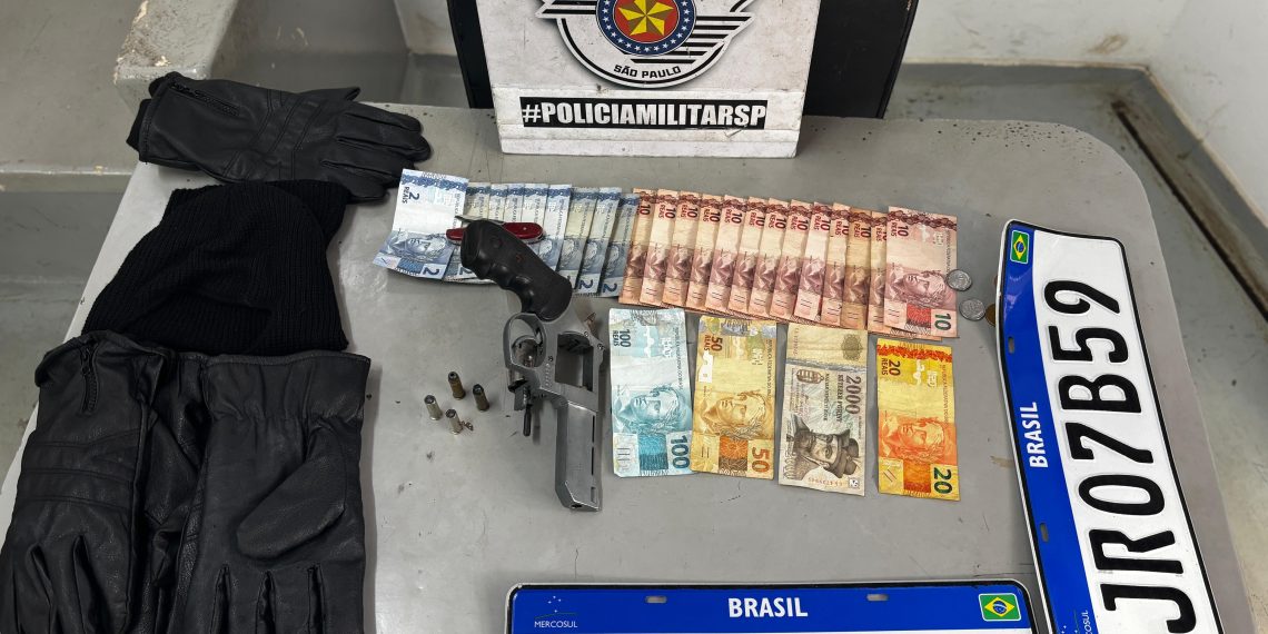 Três indivíduos são presos após roubo a residência em São João da Boa Vista